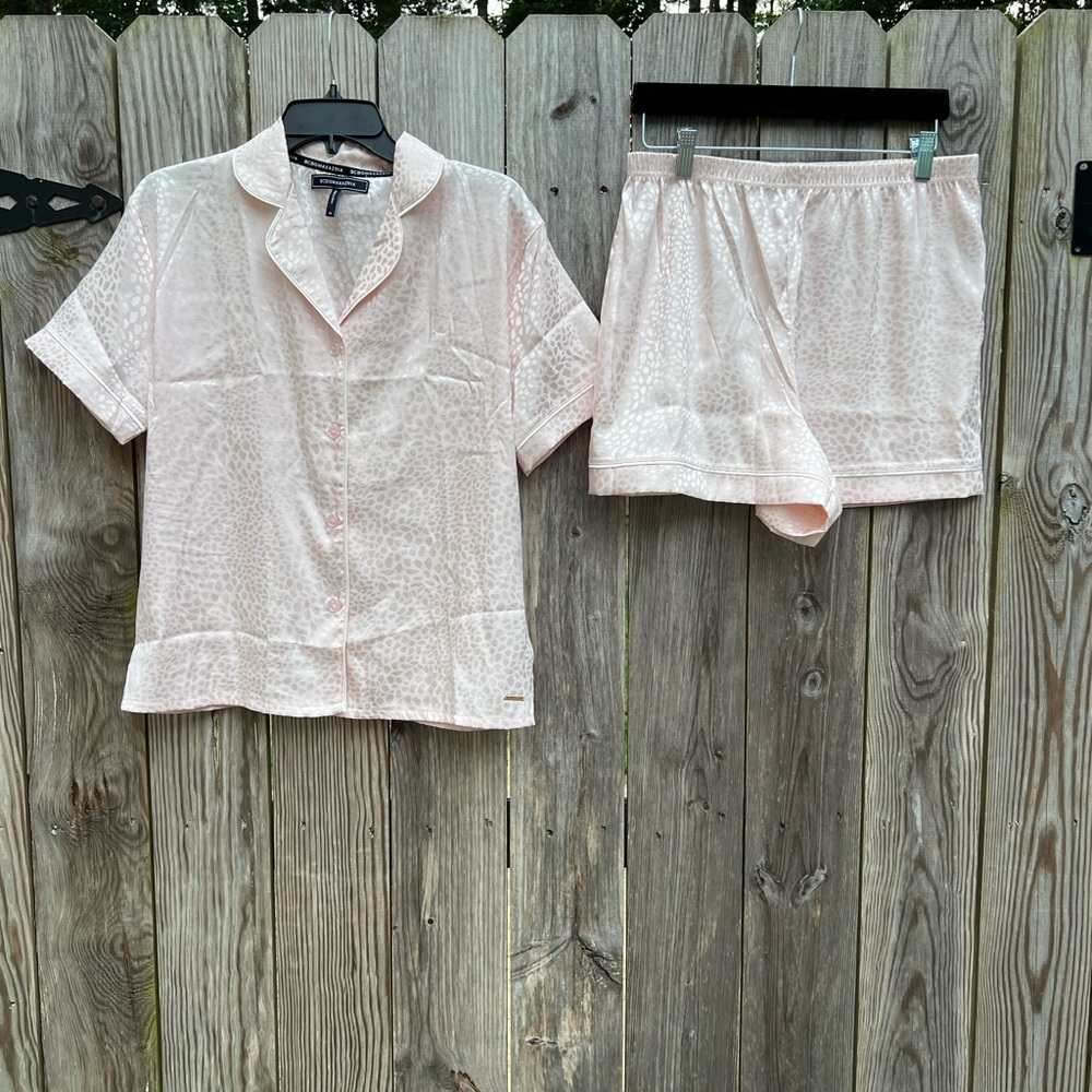 BCBGMaxazria Mauve Chalk Animal Jacquard Short Set Pajamas size Large NWT